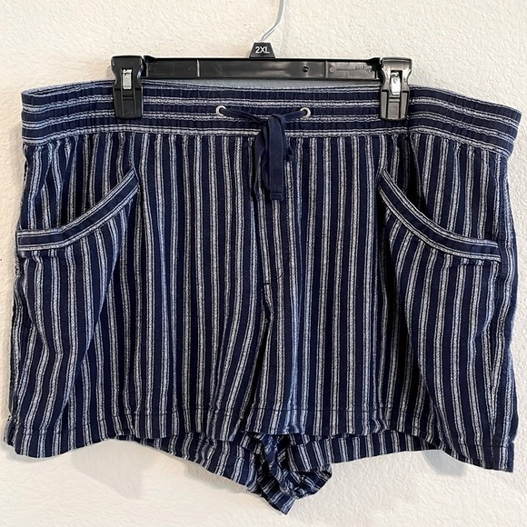GAP Pants - Gap Women Shorts XL Pull On Stretch Waist Blue & White Linen Striped Preppy